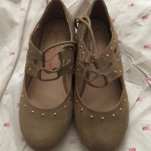 Girls tan ballet flats